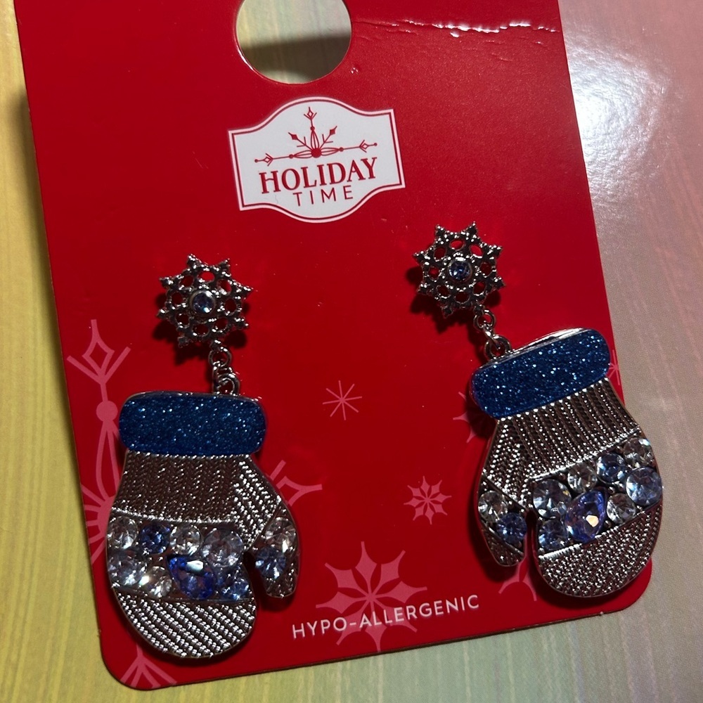 Holiday‎ mitten earrings